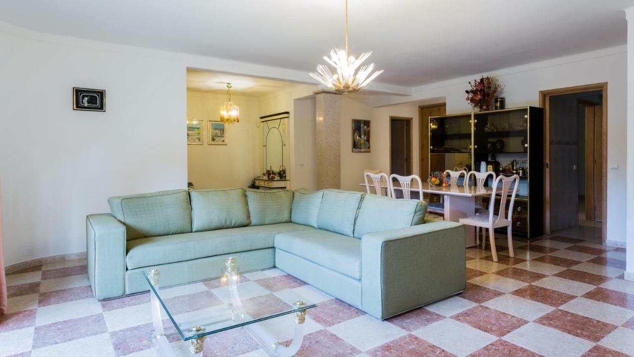 Girassol Villa